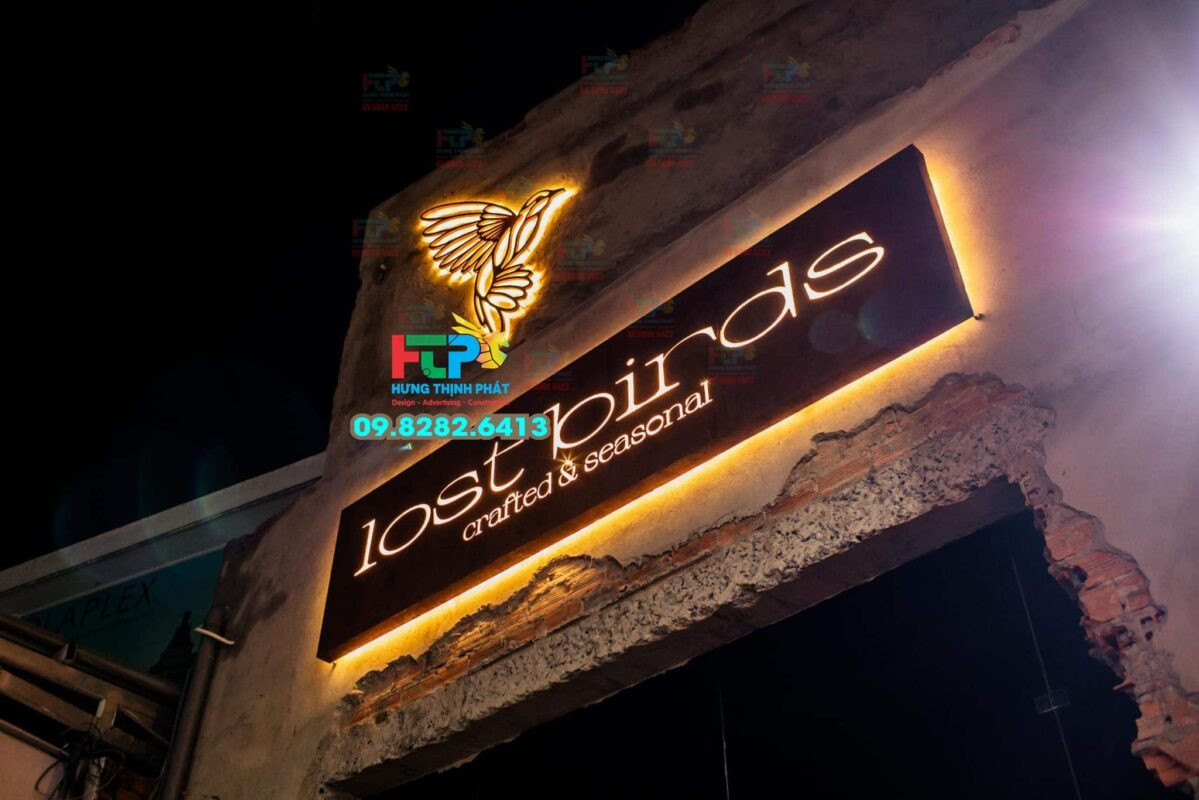 Bảng hiệu tôn rỉ sét độc đáo cho quán cafe