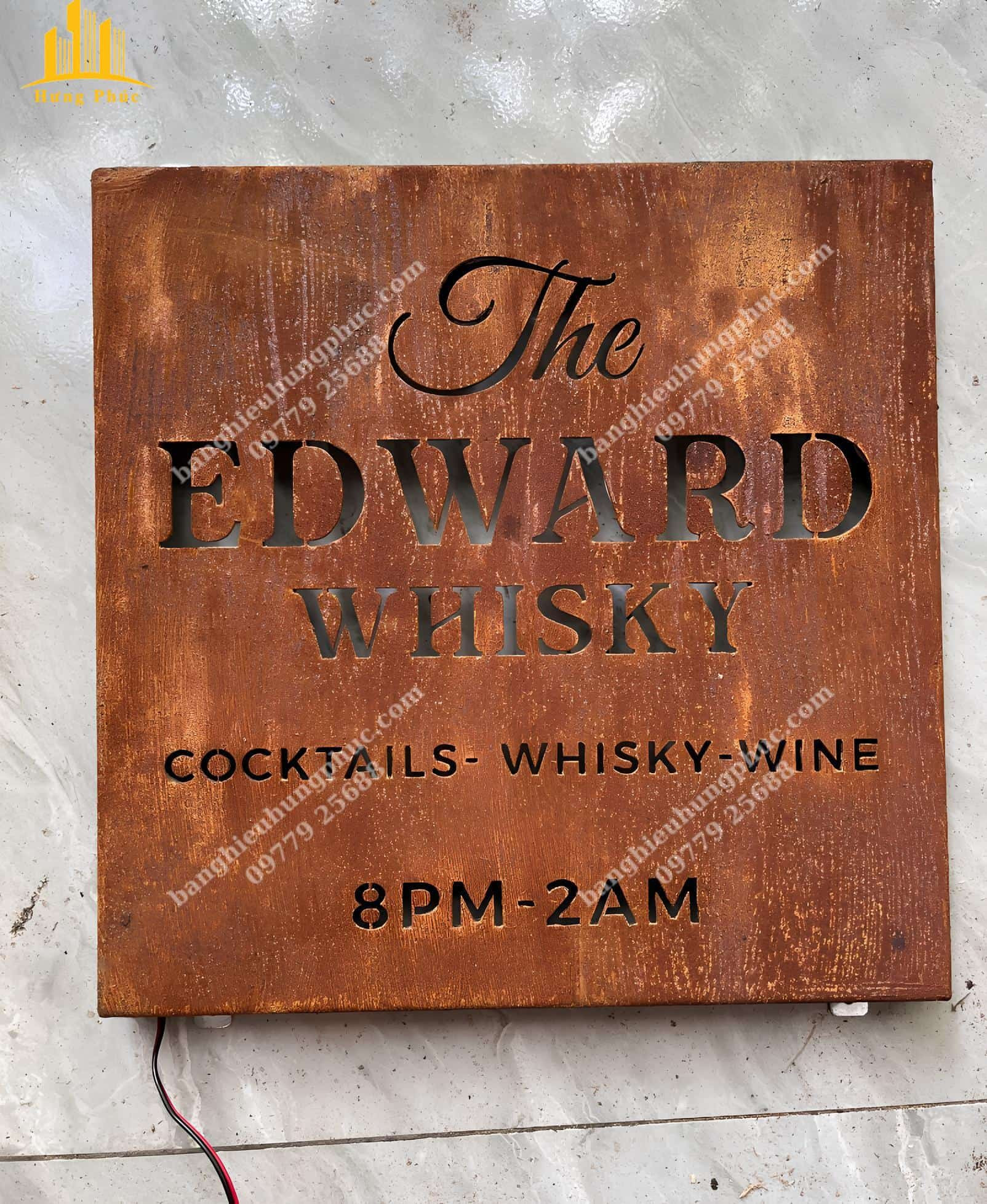 Bảng hiệu tôn rỉ sét kích thước 40x40